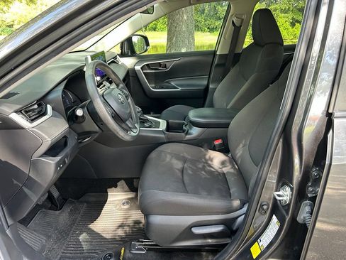 Used 2023 Toyota RAV4 LE AWD/4WD image 15