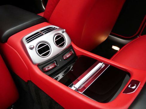 Used 2017 Rolls-Royce Dawn image 27