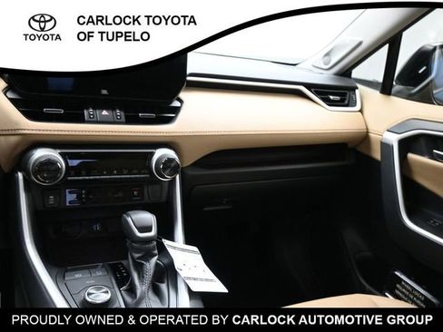 Used 2025 Toyota RAV4 Limited image 27