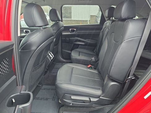 Used 2023 Kia Sorento EX image 32