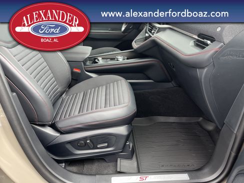 New 2026 Ford Explorer ST-Line w/ ST-Line Street Pack image 13