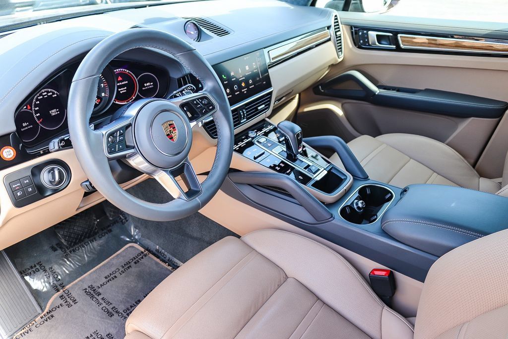 Used 2023 Porsche Cayenne AWD/4WD image 18