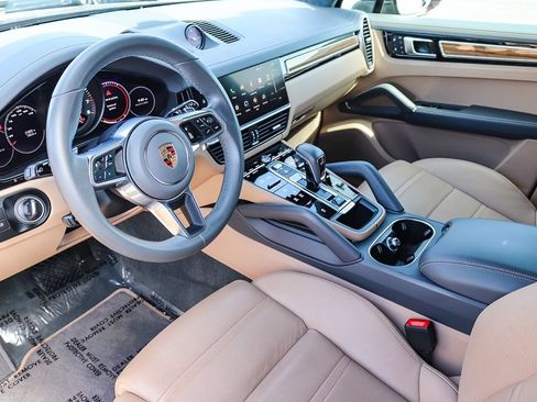 Used 2023 Porsche Cayenne AWD/4WD image 18