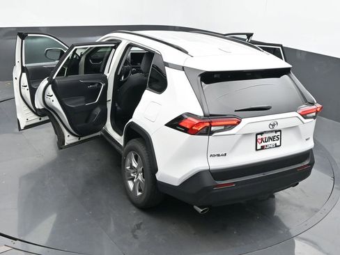 Used 2025 Toyota RAV4 XLE image 61