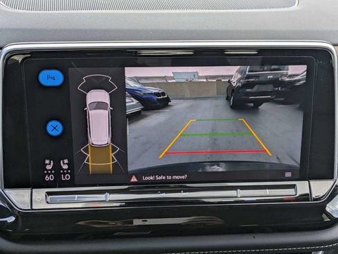 Used 2025 Volkswagen Atlas SE AWD/4WD image 23