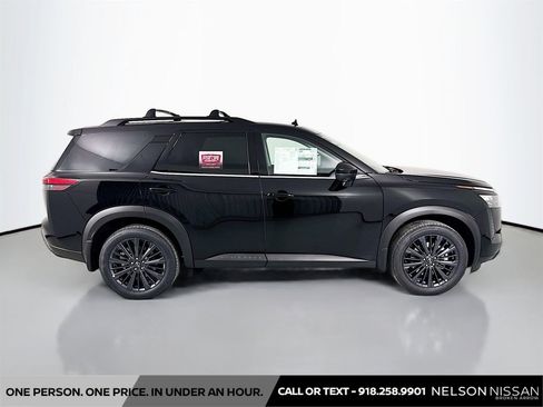 New 2026 Nissan Pathfinder SL image 4