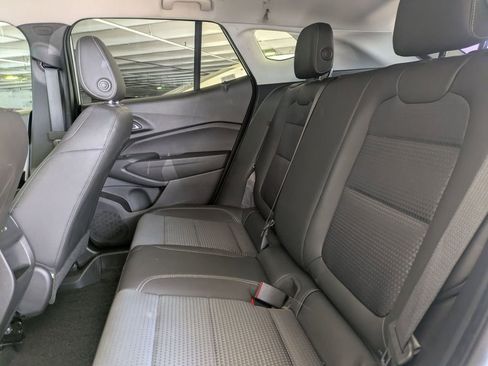Used 2025 Chevrolet Trax LT w/ LT Convenience Package FWD image 22