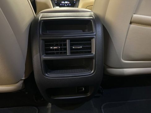 Used 2018 Cadillac XT5 Luxury w/ Driver Awareness Package image 33