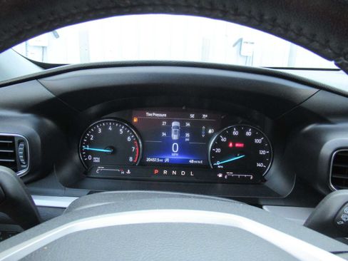 Used 2024 Ford Explorer XLT w/ Equipment Group 202A AWD/4WD image 32