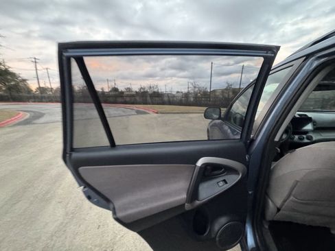 Used 2007 Toyota RAV4 Base 4dr SUV I4 image 22