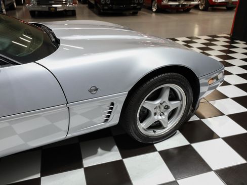 Used 1996 Chevrolet Corvette Coupe RWD image 16