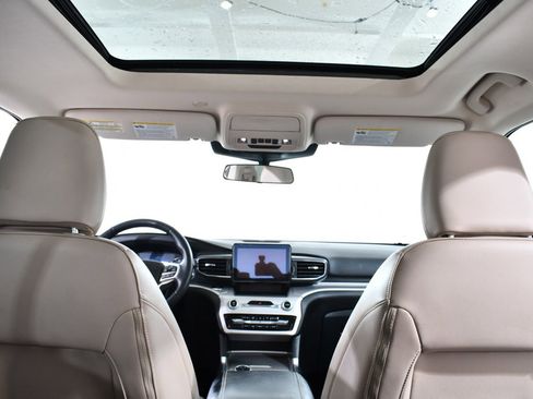 Used 2022 Ford Explorer XLT w/ Equipment Group 202A image 17