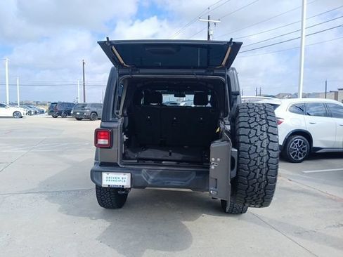 Used 2025 Jeep Wrangler Unlimited Sport AWD/4WD image 9