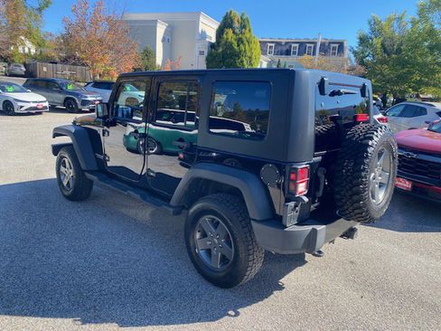 Used 2010 Jeep Wrangler Unlimited Sport image 3