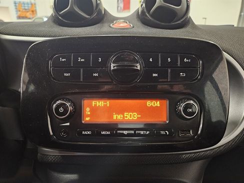 Used 2017 smart fortwo Prime RWD image 29