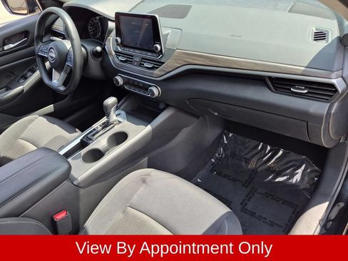 Used 2025 Nissan Altima 2.5 SV FWD image 32