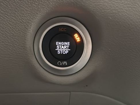 Used 2023 Chrysler Pacifica Touring-L FWD image 20