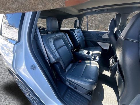 Used 2020 Lincoln Aviator Reserve w/ Equipment Group 202A image 24