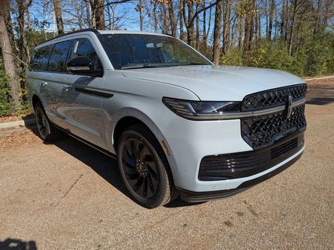 New 2025 Lincoln Navigator L Reserve w/ Jet Appearance Package image 12