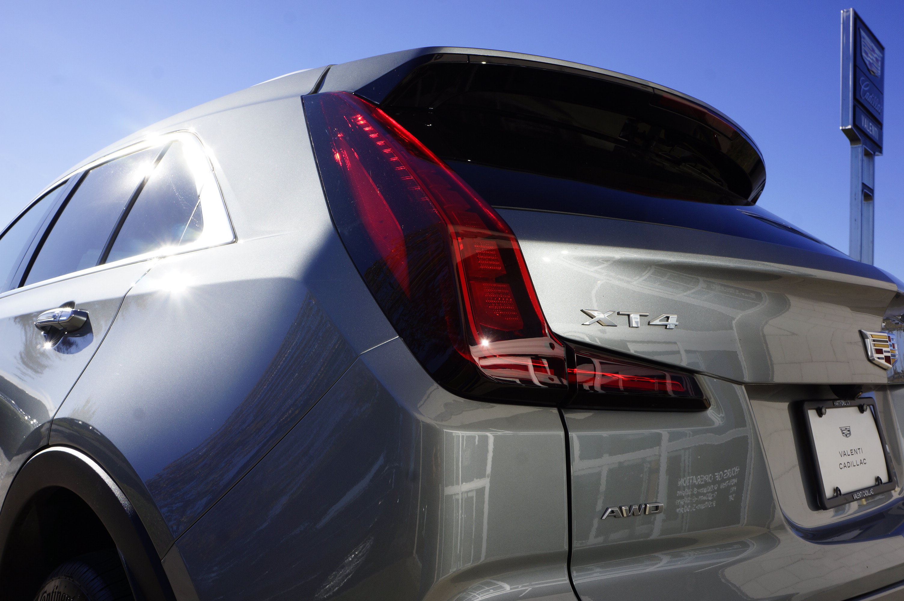 Used 2023 Cadillac XT4 Premium Luxury w/ Cold Weather Package AWD/4WD image 20