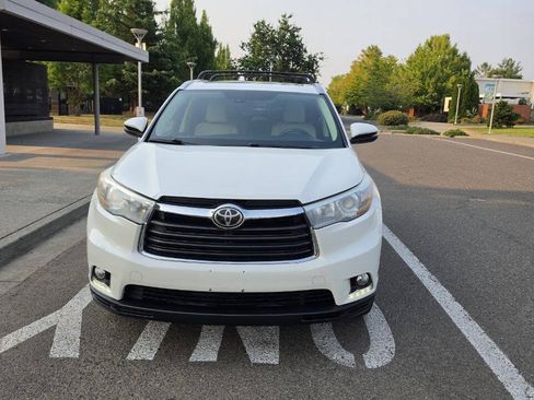 Used 2014 Toyota Highlander Limited Platinum AWD/4WD image 2