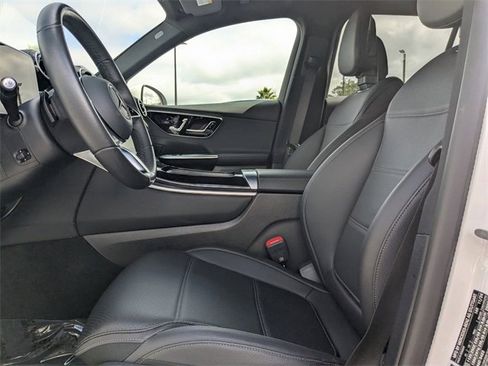 Used 2025 Mercedes-Benz GLC 300 image 22