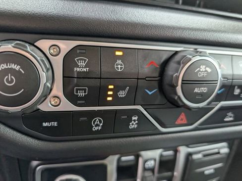 Used 2025 Jeep Wrangler Unlimited Sahara AWD/4WD image 6
