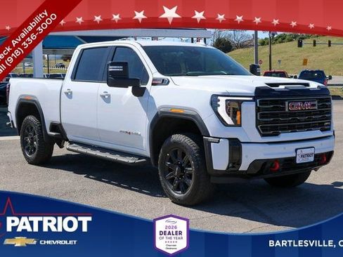 Used 2025 GMC Sierra 2500 AT4 AWD/4WD image 1