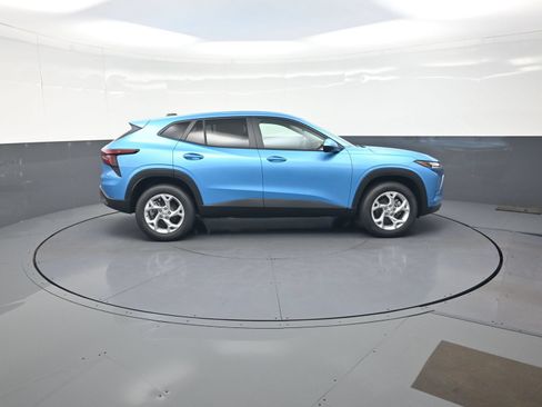 New 2026 Chevrolet Trax LS w/ LS Convenience Package FWD image 2