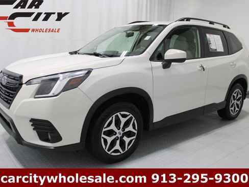 Used 2023 Subaru Forester Premium AWD/4WD image 1