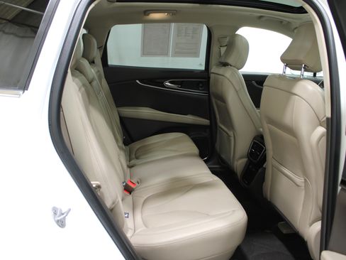 Used 2023 Lincoln Nautilus Reserve w/ Equipment Group 201A image 27