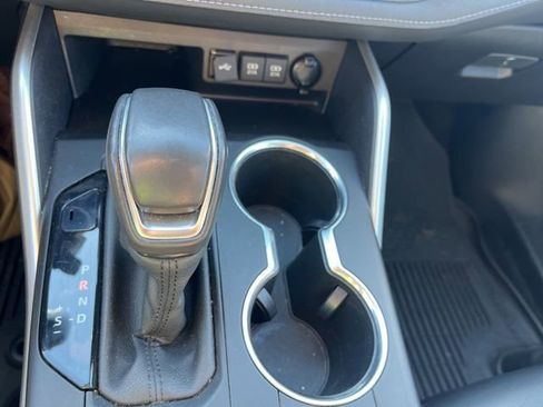 Used 2021 Toyota Highlander XLE image 23
