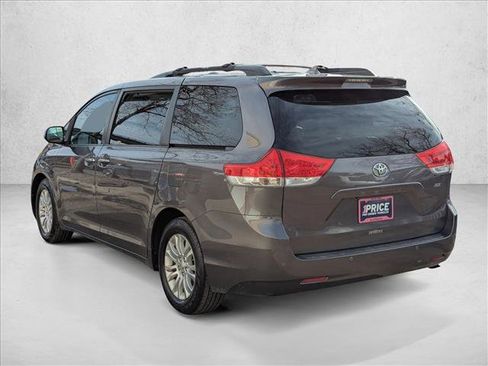 Used 2011 Toyota Sienna XLE w/ Premium Pkg image 8