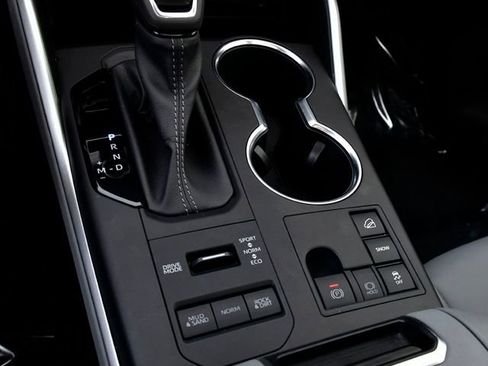 Certified 2023 Toyota Highlander XLE image 31