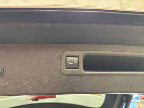 Used 2022 Toyota Highlander XLE image 23