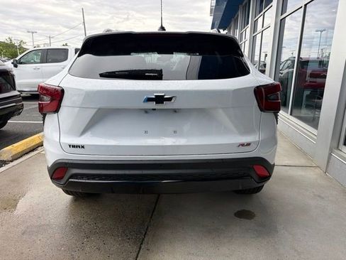 New 2026 Chevrolet Trax RS w/ Sunroof Package FWD image 5
