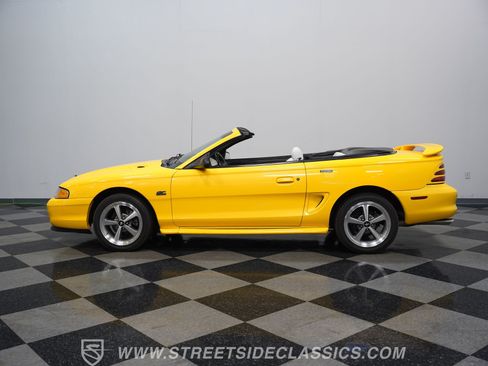 Used 1995 Ford Mustang GT RWD image 2