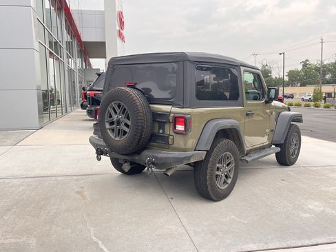 Used 2025 Jeep Wrangler Sport AWD/4WD image 3