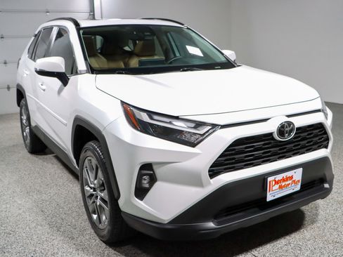 Used 2023 Toyota RAV4 XLE Premium FWD image 5