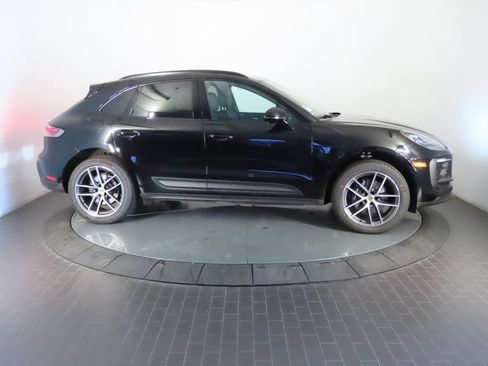 Certified 2026 Porsche Macan AWD/4WD image 8