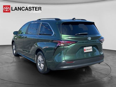 Certified 2023 Toyota Sienna XLE FWD image 5