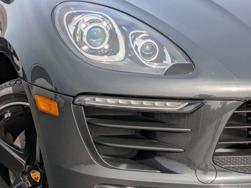 Used 2018 Porsche Macan image 25