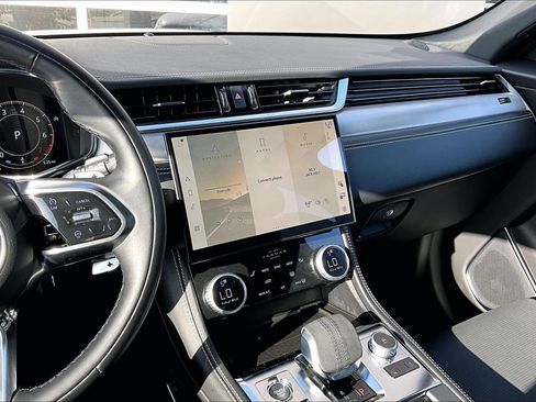 Certified 2025 Jaguar F-PACE R-Dynamic S AWD/4WD image 6