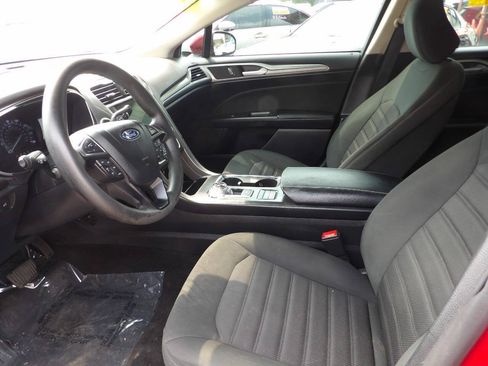 Used 2020 Ford Fusion SE FWD image 8