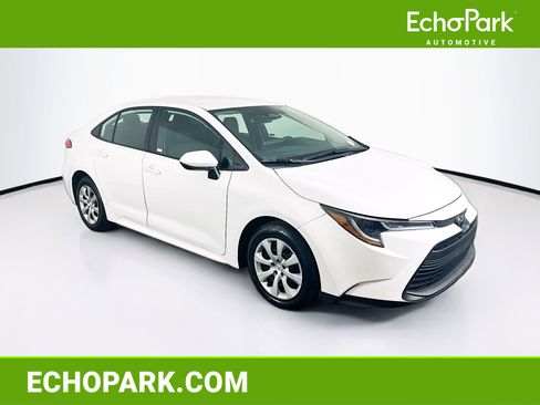 Used 2025 Toyota Corolla LE image 1