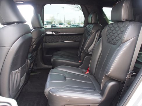 Used 2022 Hyundai Palisade Calligraphy w/ Winter Package image 21