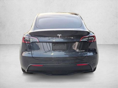 Used 2024 Tesla Model Y Long Range AWD/4WD image 6