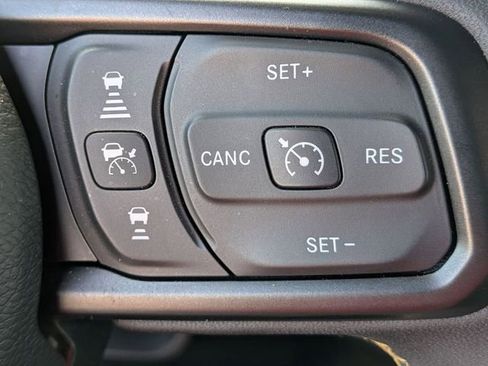 Certified 2024 Jeep Gladiator Sport AWD/4WD image 17