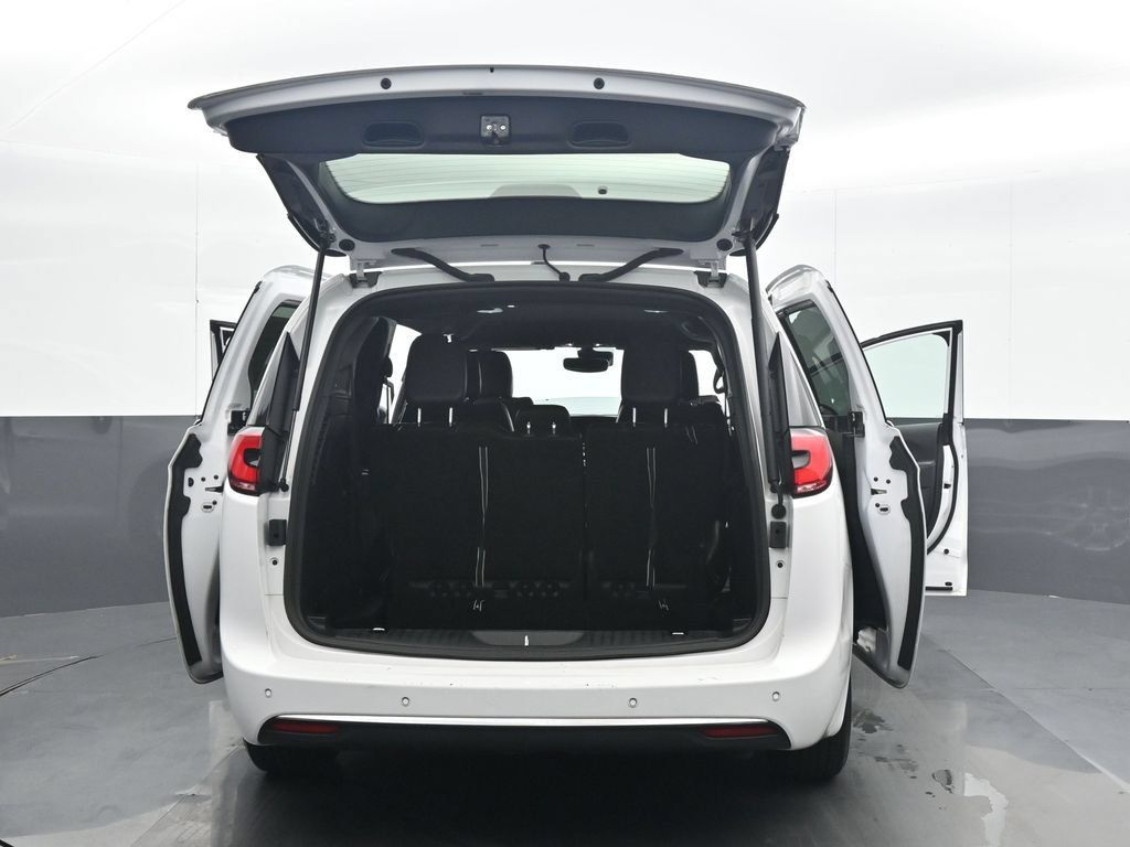 Used 2025 Chrysler Pacifica Select FWD image 35