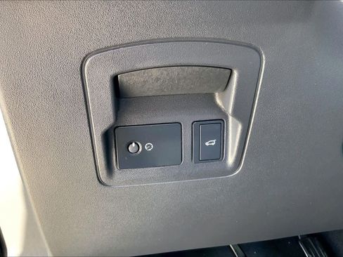 New 2026 Land Rover Range Rover Velar Dynamic SE image 15